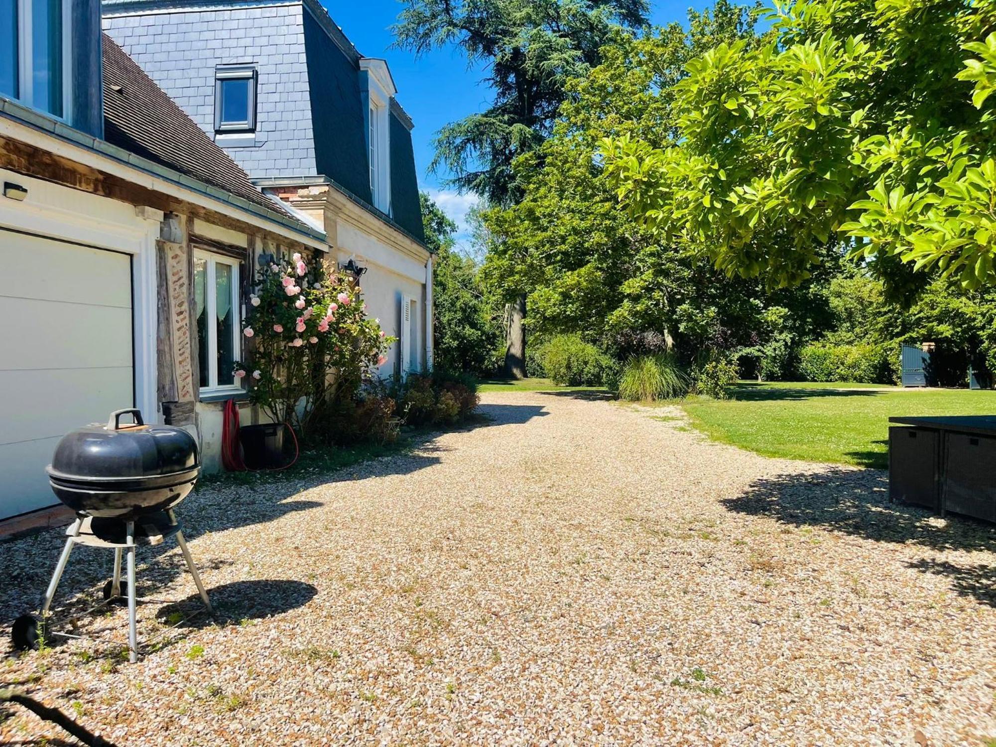 Maison Chaleureuse De 4 A 12 Personnes Neuville-aux-Bois Εξωτερικό φωτογραφία