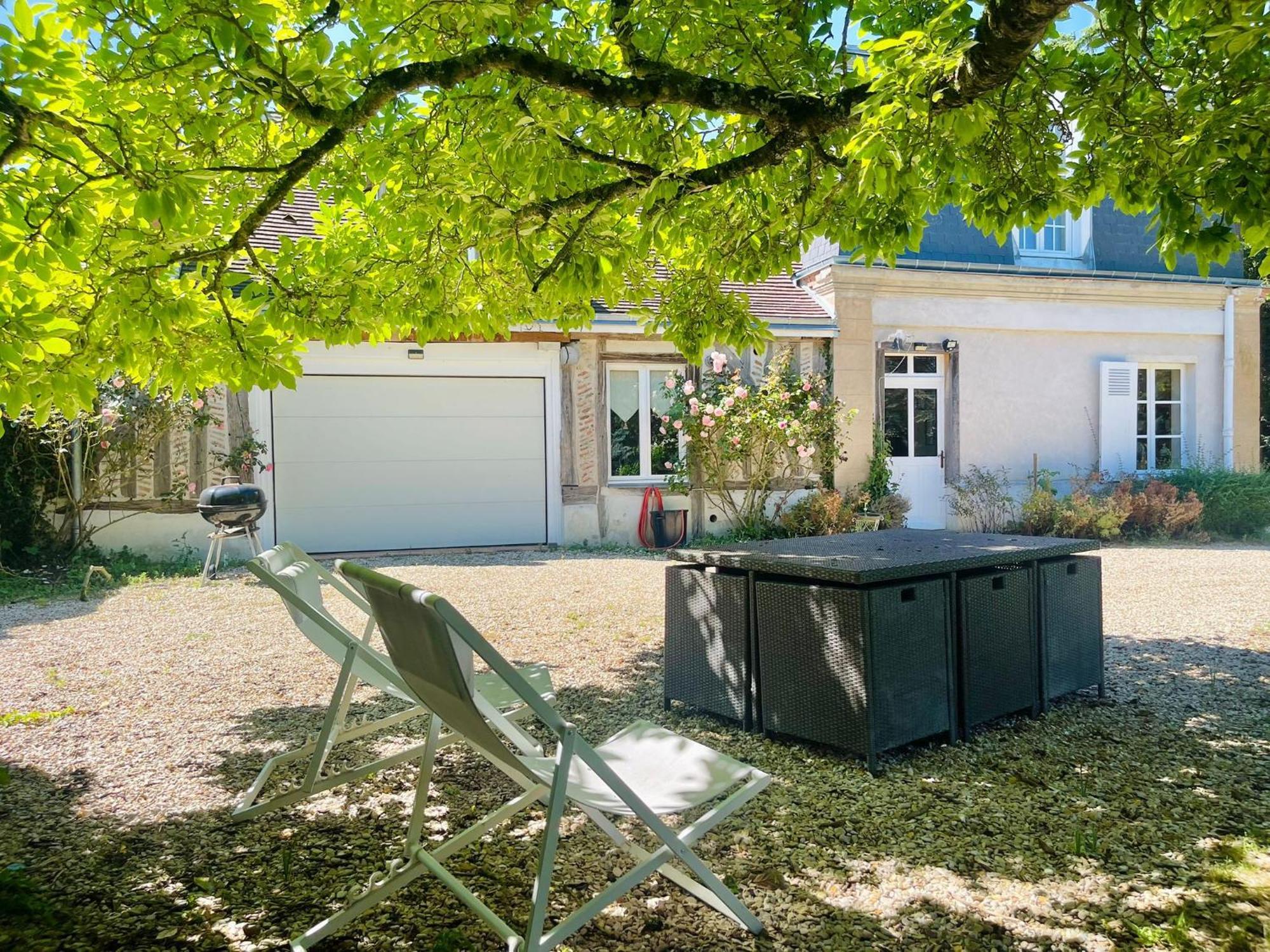 Maison Chaleureuse De 4 A 12 Personnes Neuville-aux-Bois Εξωτερικό φωτογραφία